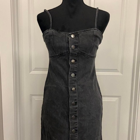 Forever 21 Dresses & Skirts - Black denim midi dress - Size M